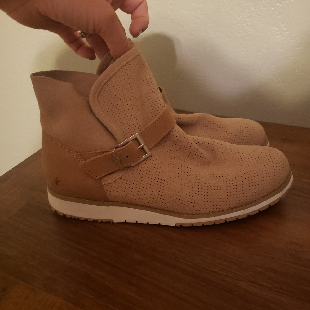 EMU Australia Lorne booties women's 8